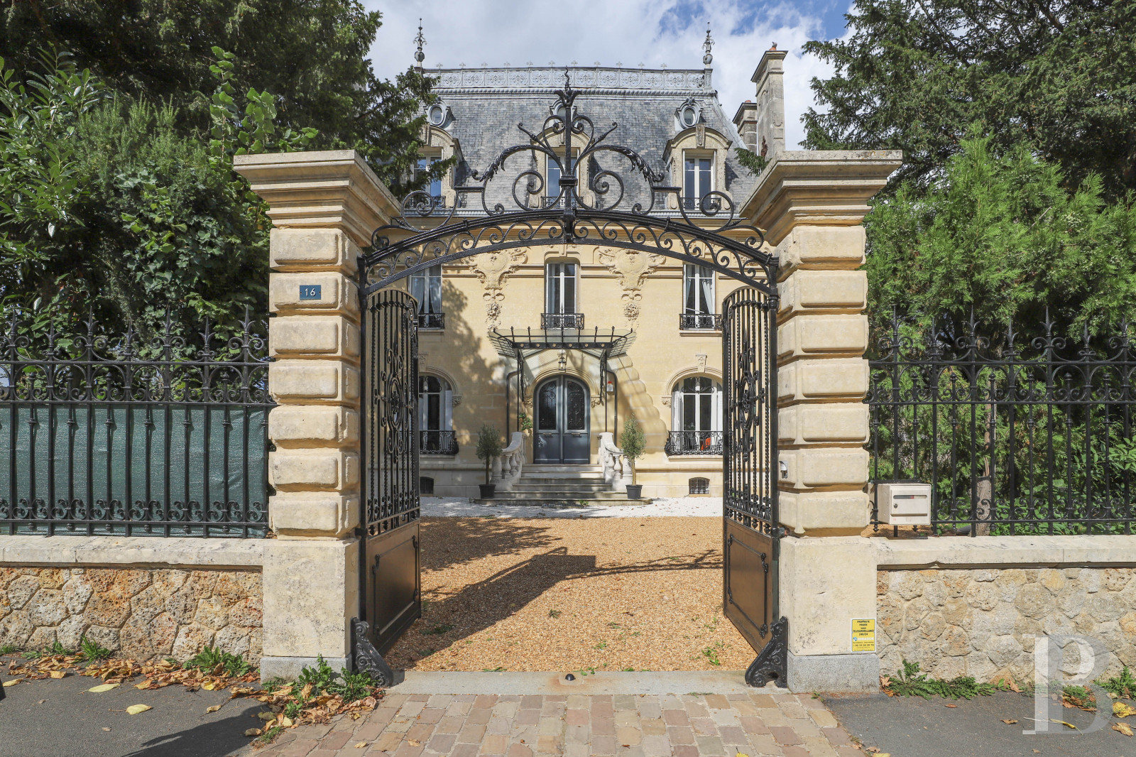 A fully renovated 1900s private mansion in a village in Perche, just an hour and a half from Paris - photo  n°1